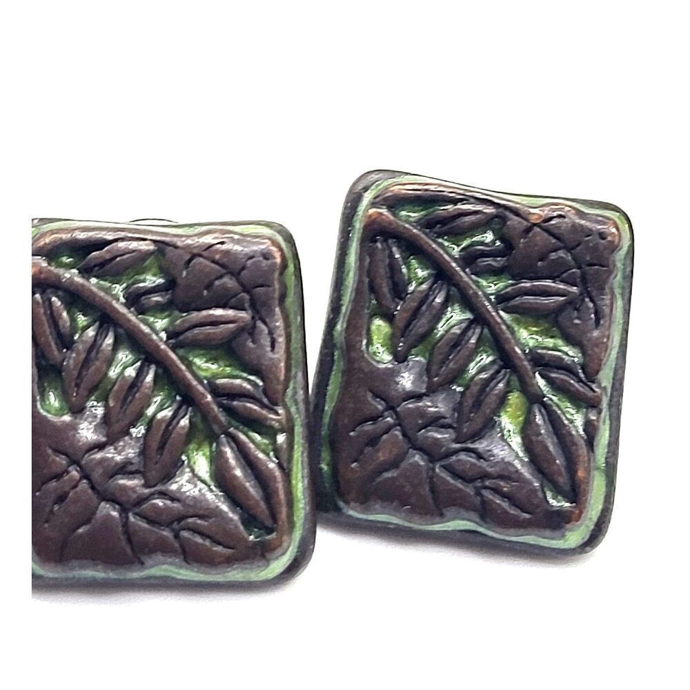 Vintage 70s Chico's Art Deco Nouveau style clip-on earrings 0.75in
